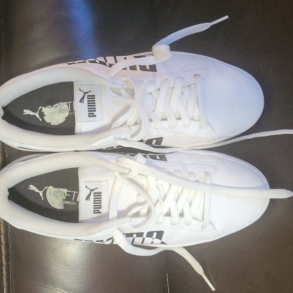 Size 6C Puma ladies tennis shoes slightly worn
